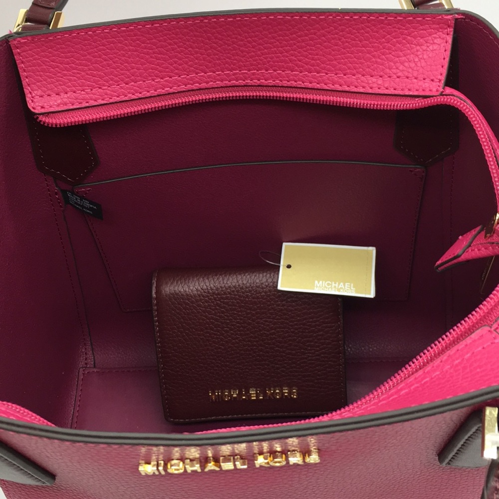 MICHAEL KORS KIMBERLY SM BONDED TOTE & WALLET SET - Picture 8 of 8